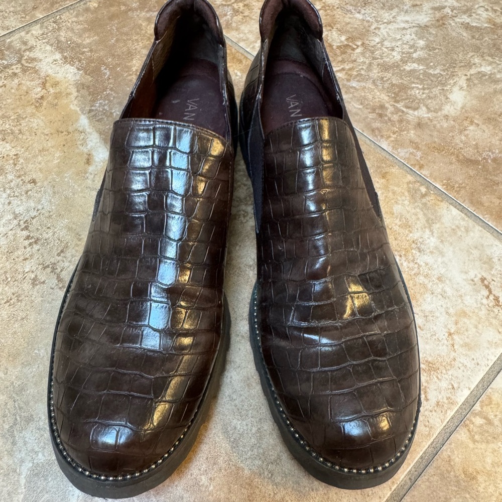 Van Eli croc pattern brown loafers in great used condition. 
Size 9N